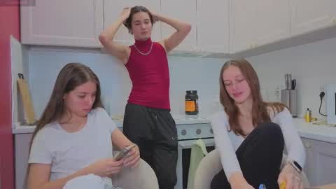 Julia and Mira online show from November 2025 10:59:01 AM