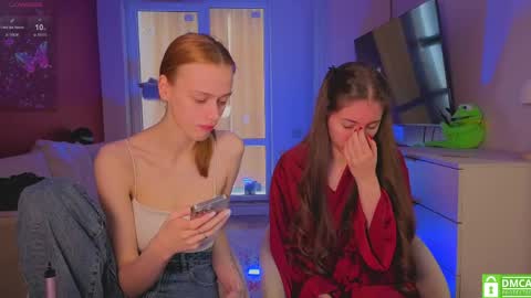 Snapshot of ihavepaws33 chatting on April 2026 06:06:01 AM Julia and Mira online show from April 2026 06:06:01 AM