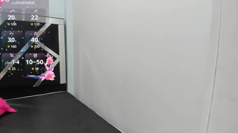 Isabella online show from October 2025 01:32:02 PM