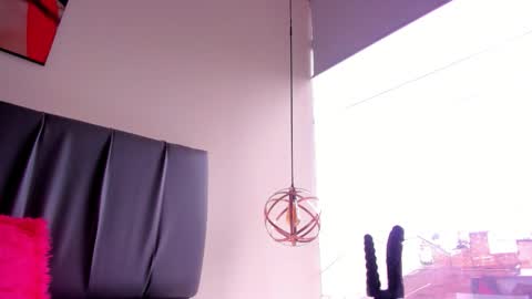 Isabella online show from March 2026 12:32:01 PM