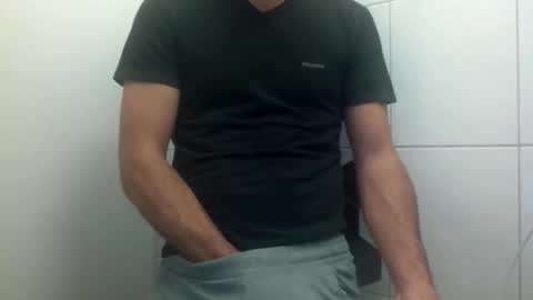 ilcaponero online show from April 2026 10:11:01 PM