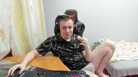 iliaskris online show from November 2025 08:30:02 PM