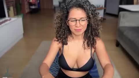 Kloe online show from January 2025 07:10:02 PM