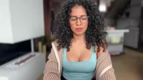 Kloe online show from December 2025 06:35:02 PM