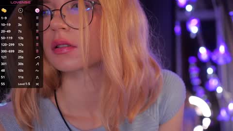 Snapshot of illegaldream chatting on December 2025 04:25:02 PM Lindsey and Candice online show from December 2025 04:25:02 PM