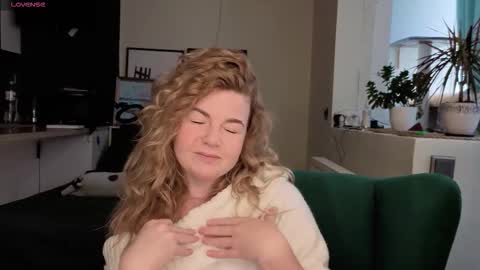 Snapshot of illuminea chatting on January 2026 07:12:02 AM Jenny online show from January 2026 07:12:02 AM