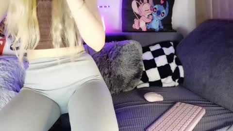 nicollee online show from January 2025 03:47:01 PM