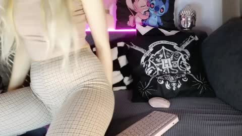 nicollee online show from February 2025 11:06:02 PM