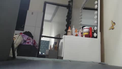 Snapshot of ilovewhitecocksalot chatting on February 2026 06:46:01 PM Sandrah online show from February 2026 06:46:01 PM