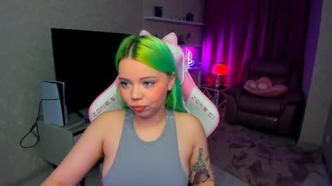 Roxy online show from September 2025 07:15:01 PM