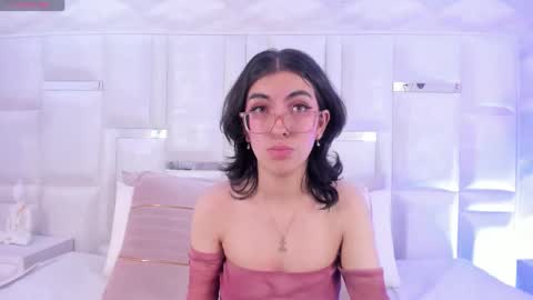 Snapshot of im_molly_angel chatting on November 2025 08:25:02 PM Moly online show from November 2025 08:25:02 PM