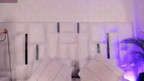 Nika online show from April 2026 01:03:02 PM