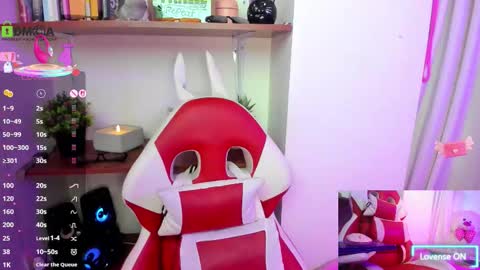 Lisa Hyga online show from November 2025 10:30:02 PM