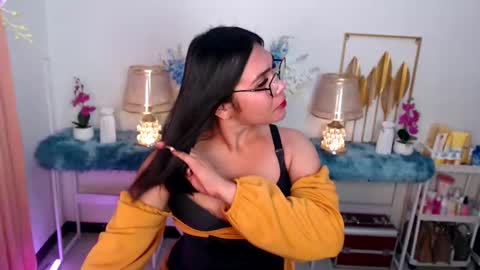 Snapshot of imdestined_foryou chatting on January 2025 06:43:02 PM Ashley online show from January 2025 06:43:02 PM