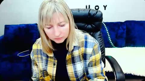 incredible_ariela online show from October 2025 01:34:01 PM