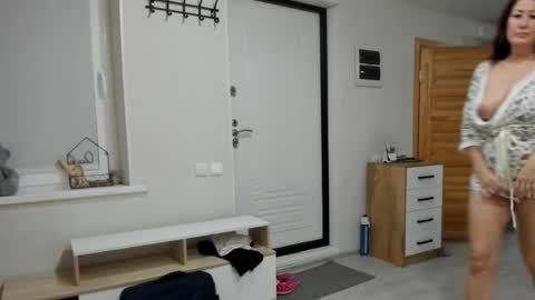 Della online show from October 2025 05:31:02 PM