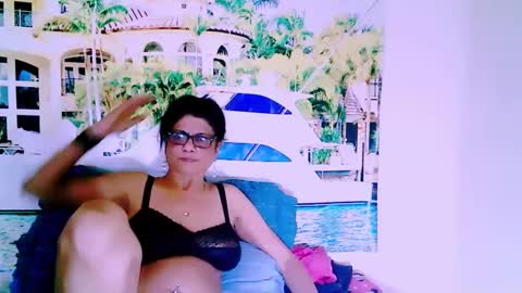 Snapshot of indianallure chatting on December 2024 01:17:01 PM Femiez online show from December 2024 01:17:01 PM