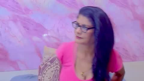 Femiez online show from November 2025 05:20:01 AM