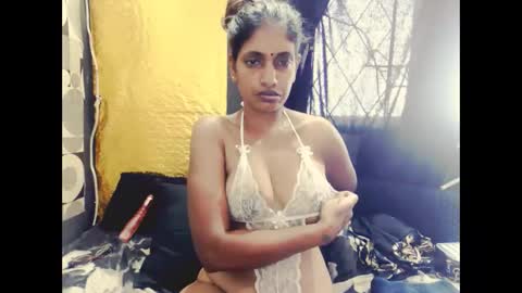 indianhoneyx online show from February 2026 06:22:01 AM