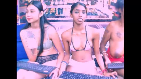 Snapshot of indiansexyslender4u2luv chatting on March 2025 09:11:01 AM indiansexyslender4u2luv online show from March 2025 09:11:01 AM