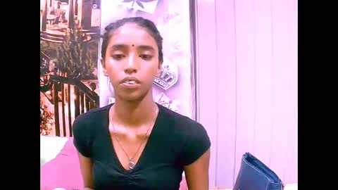 Snapshot of indiansexyslender4u2luv chatting on March 2025 06:30:01 AM indiansexyslender4u2luv online show from March 2025 06:30:01 AM
