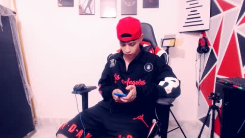 Snapshot of indomitablebeast chatting on December 2025 04:17:01 AM matias online show from December 2025 04:17:01 AM