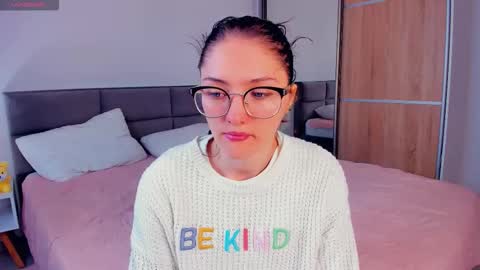 Snapshot of inellcanty chatting on September 2025 04:12:01 AM Kira online show from September 2025 04:12:01 AM