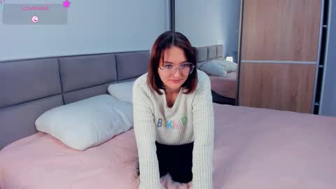 Snapshot of inellcanty chatting on October 2025 04:02:02 AM Kira online show from October 2025 04:02:02 AM