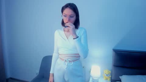 Snapshot of inellcanty chatting on November 2025 04:11:02 AM Kira online show from November 2025 04:11:02 AM