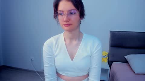 Snapshot of inellcanty chatting on November 2025 04:12:01 AM Kira online show from November 2025 04:12:01 AM