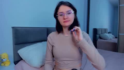 Snapshot of inellcanty chatting on November 2025 04:14:02 AM Kira online show from November 2025 04:14:02 AM