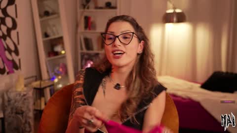 Snapshot of informal_ chatting on February 2026 11:45:01 PM MAL --- online show from February 2026 11:45:01 PM