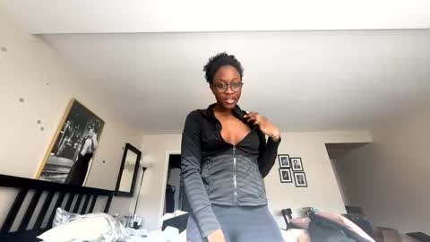 Snapshot of innerbloomenergyyyy chatting on February 2026 06:58:02 PM Duckyyxxox online show from February 2026 06:58:02 PM