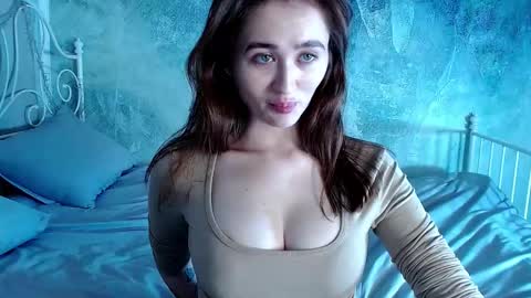 Lina online show from November 2025 02:50:01 PM