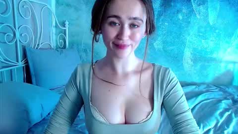 Lina online show from November 2025 01:55:02 PM