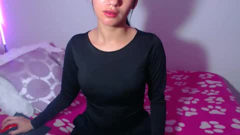 Snapshot of innocent_fox chatting on September 2025 12:10:01 AM Abril online show from September 2025 12:10:01 AM