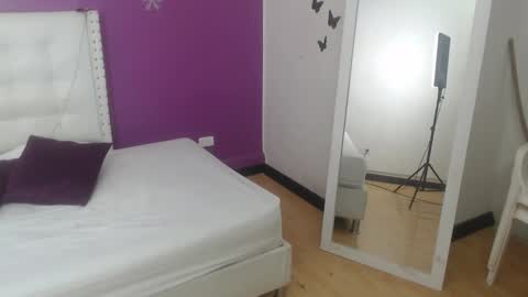 innocent_sexybaby online show from November 2025 03:45:01 AM