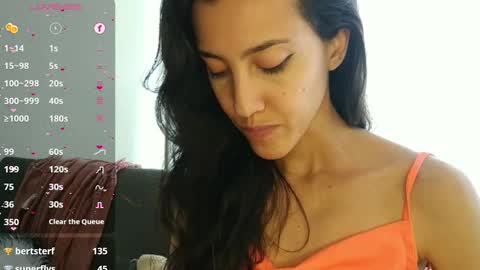 Snapshot of innocentlatiina chatting on January 2025 09:57:02 PM Laroa online show from January 2025 09:57:02 PM