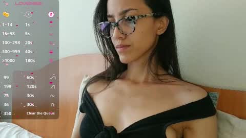 Snapshot of innocentlatiina chatting on January 2025 04:22:01 PM Laroa online show from January 2025 04:22:01 PM