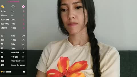 Snapshot of innocentlatiina chatting on November 2025 08:43:01 PM Laroa online show from November 2025 08:43:01 PM