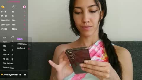 Snapshot of innocentlatiina chatting on November 2025 08:29:01 PM Laroa online show from November 2025 08:29:01 PM