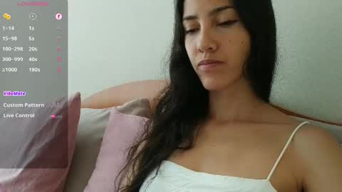 Snapshot of innocentlatiina chatting on November 2025 06:43:02 PM Laroa online show from November 2025 06:43:02 PM