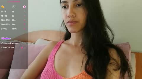 Snapshot of innocentlatiina chatting on December 2025 11:02:01 PM Laroa online show from December 2025 11:02:01 PM