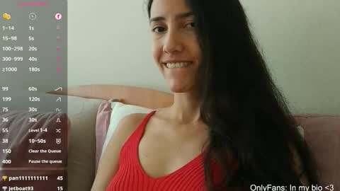 Snapshot of innocentlatiina chatting on February 2026 08:36:01 PM Laroa online show from February 2026 08:36:01 PM