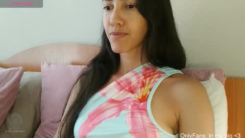 Snapshot of innocentlatiina chatting on February 2026 10:39:02 PM Laroa online show from February 2026 10:39:02 PM