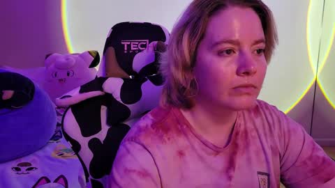 Faye online show from February 2025 11:43:02 AM