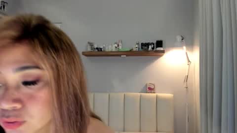 Mina Han online show from December 2025 03:17:01 PM