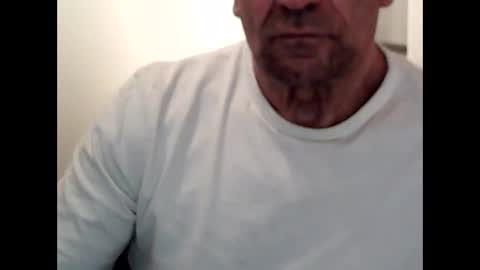 Snapshot of invested2022 chatting on November 2025 03:55:02 PM Invested online show from November 2025 03:55:02 PM