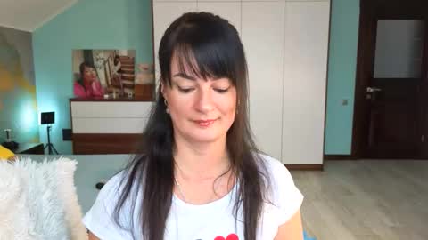 iracherrynow online show from November 2025 08:14:02 AM