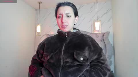 iris_77 online show from December 2025 12:23:02 PM